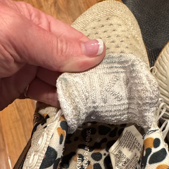 NIKE FLYKNIT SZ 7 White Knit Sneakers with Leopard Print Lining - Picture 5 of 7